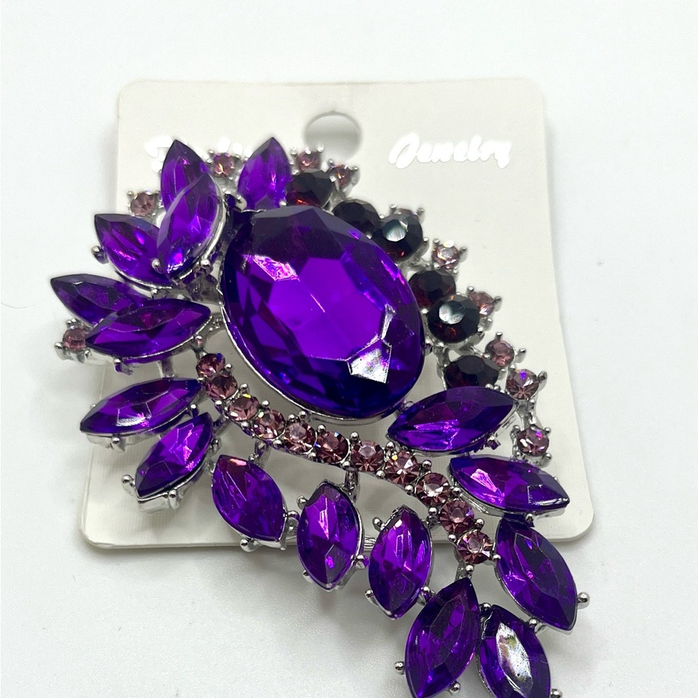Amethyst Shine Crystal Brooch - Women fashion Jewelry. - Picture 4 of 6
